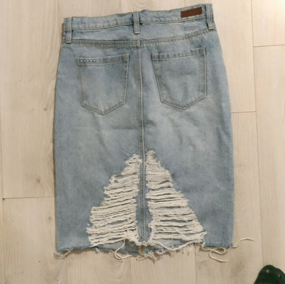 BLANK NYC Distressed Big Reveal Denim Skirt - Picture 6 of 7